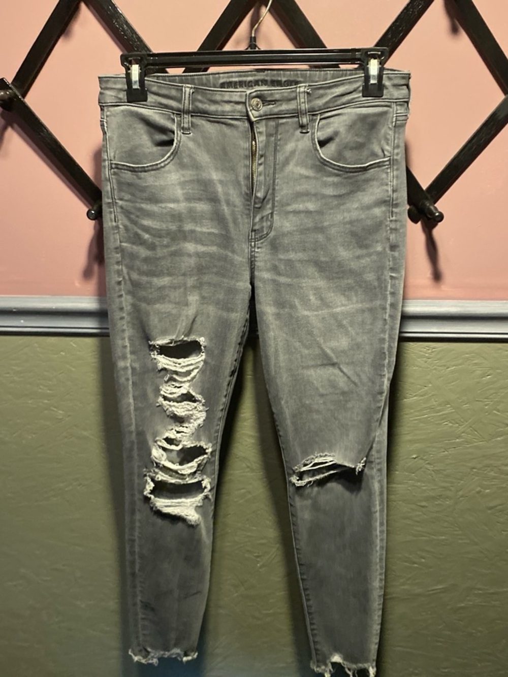 American Eagle Grey Distressed Super Hi-Rise Jegging